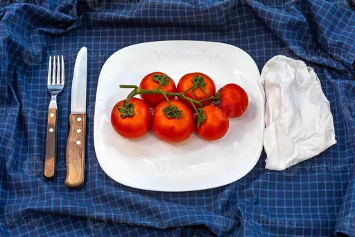 Wie Bekommt Man Tomatenflecken Raus? Bewährte Hausmittel Und Tipps Für Kleidung, Polster Und Tischdecken