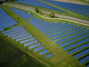 Wie groß sollte ein PV-Speicher sein? Wie sich die passende Speicherkapazität für eine Photovoltaikanlage berechnen lässt
